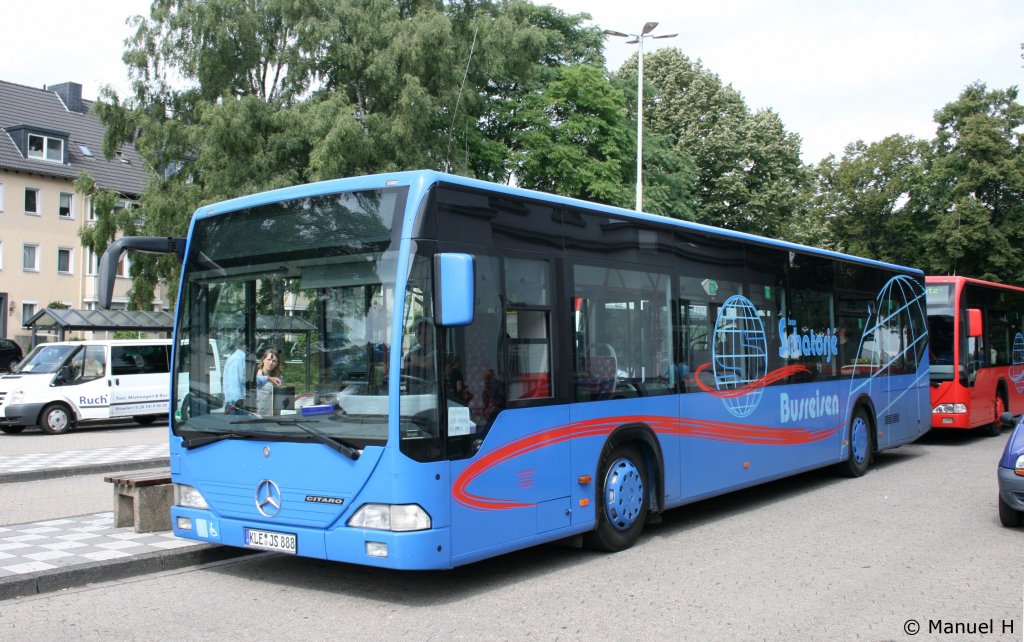 Schatorje Reisen (KLE JS 888).
Aufgenommen am Bahnhof Kempen mit SEV nach Goch.
1.8.2010