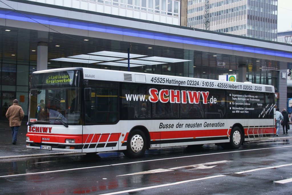 Schiwy Reisen (EN TE 145) mit SEV wegen Sturmtief Cynthia fr die S-Bahnlinie 6.
Aufgenommen am HBF Essen, 1.3.2010.