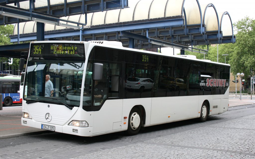 Schiwy Reisen (EN Z 125).
Die Linie 354 wird im Auftrag fr BVR gefahren.
Bochum HBF, 6.6.2010.