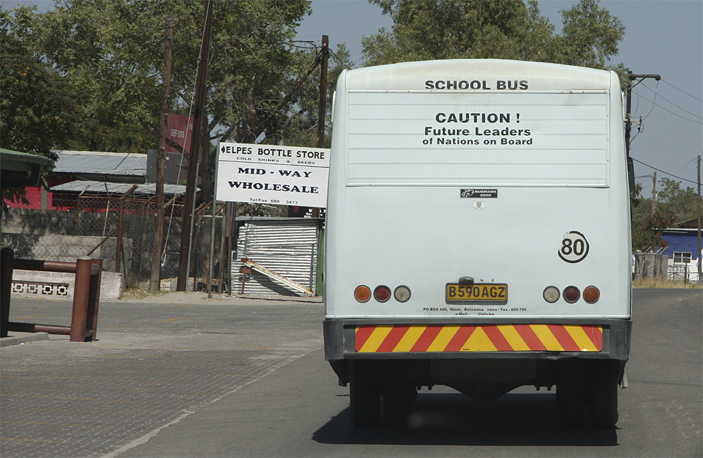 Schulbus in Maun in Botswana im April 2012