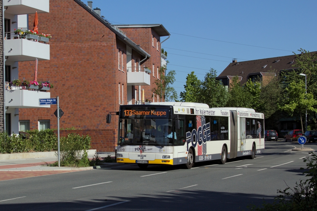 Seit 2005 trgt der Bus 019 diese Werbung und fhrt am 25.5.2011 auf der Linie 133 seiner Endhaltestelle Saarner Kuppe entgegen