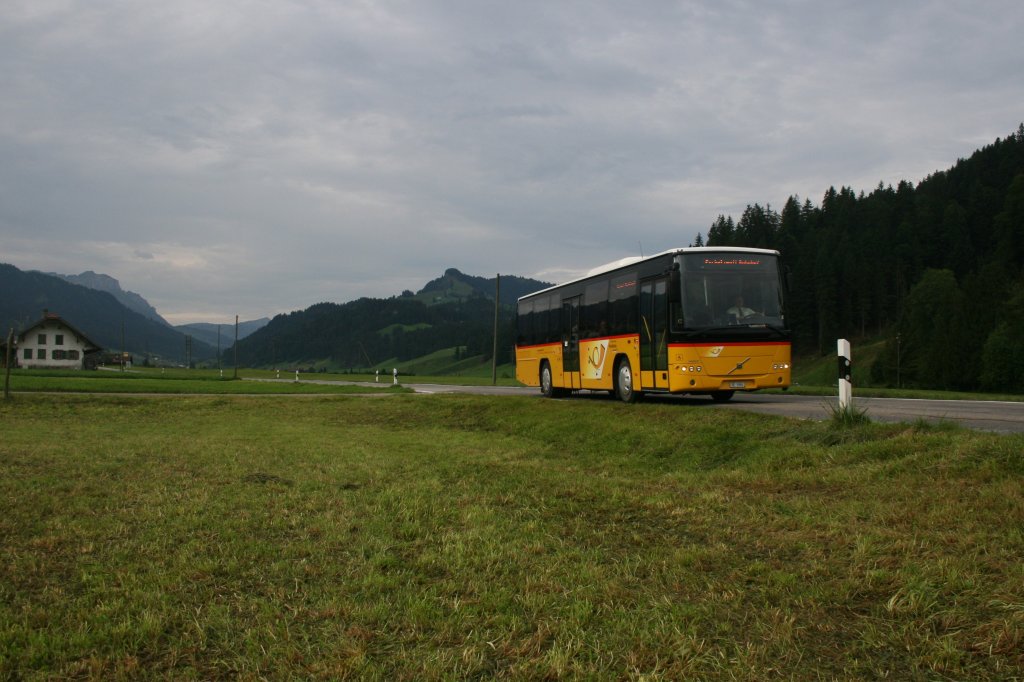 Seit August 2010 verkehrt auch zwischen Escholzmatt und Kemmeriboden ein erster Niederflurbus. Volvo 8700LE BE 1'960 am 14.8.2010 beim Schchli. 