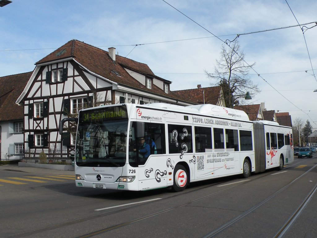 Seit dem 23.02.2013 macht der Mercedes Citaro mit der Betriebsnummer 726 Werbung für energieschweiz.ch. Hier fährt der Bus zur Endhaltestelle in Allschwil. Die Aufnahme stammt vom 06.03.2013.