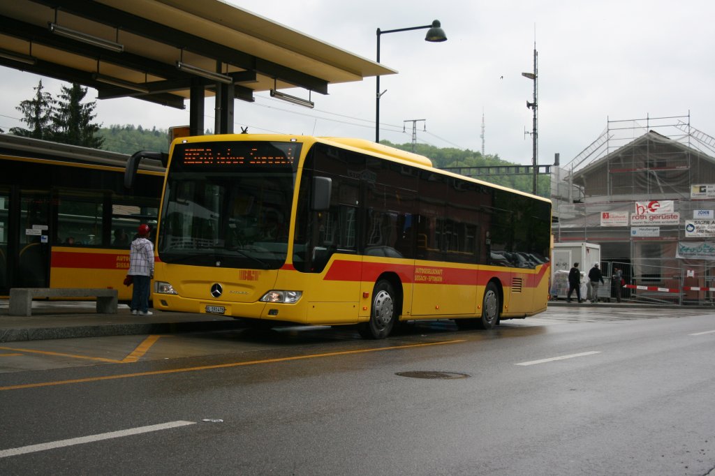 Seit Ende 2009 hat auch Sissach einen Ortsbus. Am 4.5.2010 stand auf dieser Linie ein Citaro K der zweiten Tranche, der BL 191'478 aus Dezember 2009, im Einsatz. Aufnahme am 4.5.2010 am Bahnhof.