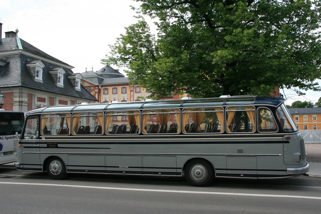 Seiten- und Heckansicht Setra S 12  Nostalgie-Reisen Ockstadt , 12.05.2012 Bruchsal