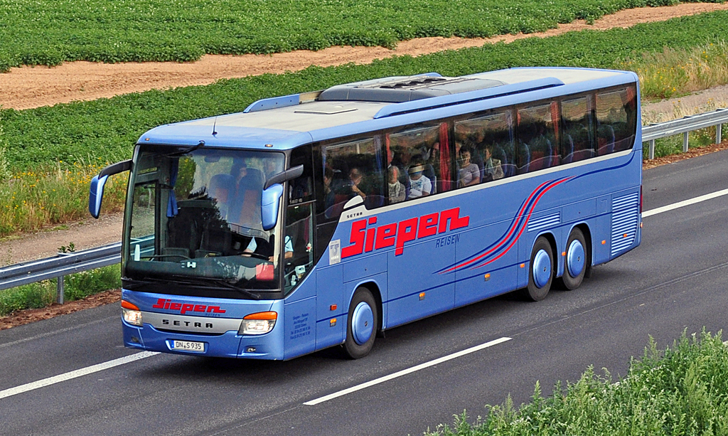 Setra 3-achser Reisebus  Siepen Reisen  auf der A 61 bei Heimerzheim - 28.07.2010