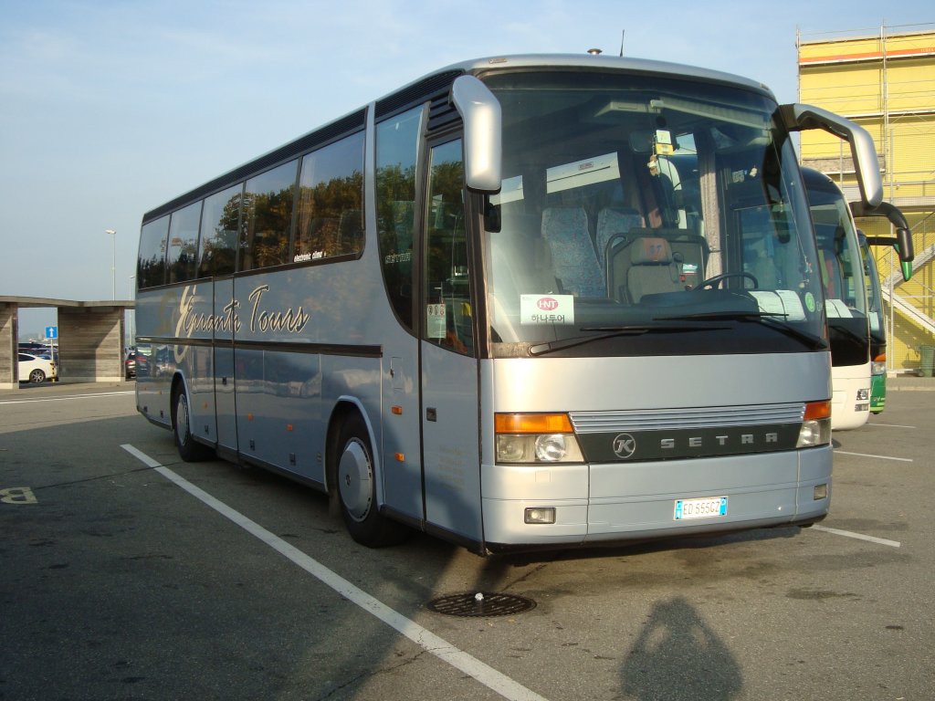 Setra 315 HD Eranti Viaggi, Autobahnrastplatz Rose de la Broye 217.10.2011