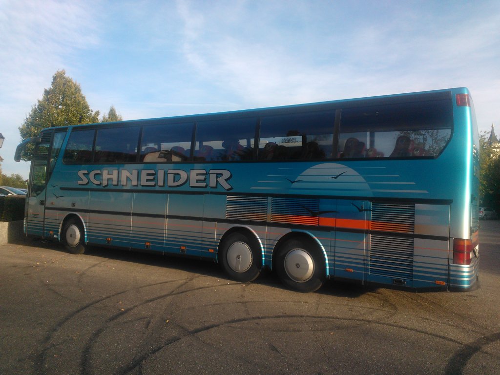 Setra 315 HDH beim Europapark Rust D, Schneider Reisen und Transport AG, Langendorf, SO 21950, Aufgenommen am 5. Oktober 2012.
Das Fahrzeug wurde in Zwischenzeit bei Schneider's ausser Verkehr gesetzt.