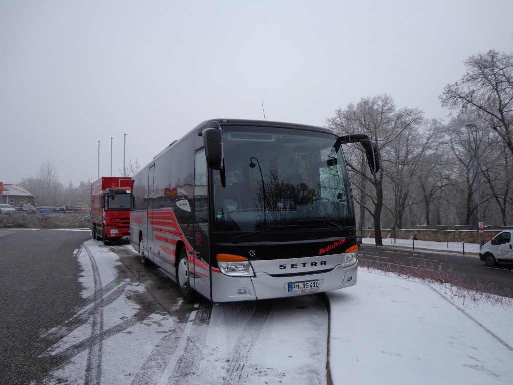 Setra 400-er Serie Reisebus von Firma Glaser in Bad Belzig am Busbhf - 15.01.13
