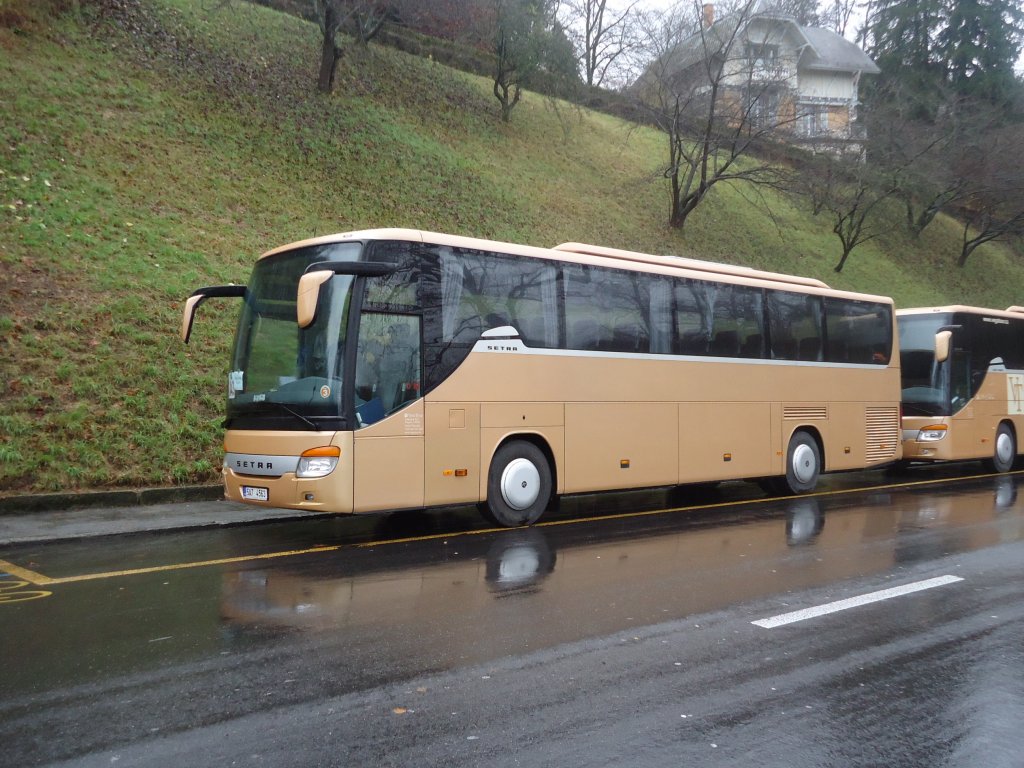 Setra 415 GT HD de la maison Vega Tours photographi le 27.11.2012  Berne (sans les grandes inscriptions sur la carrosserie) 