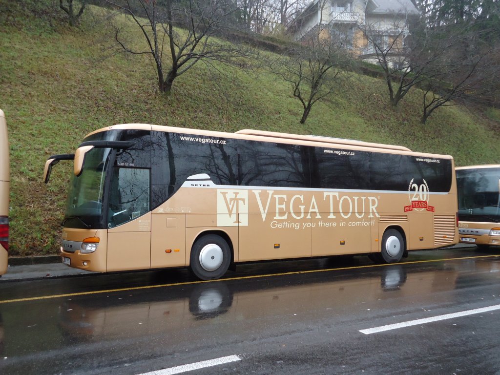 Setra 415 GT HD de la maison Vega Tours photographi le 27.11.2012  Berne