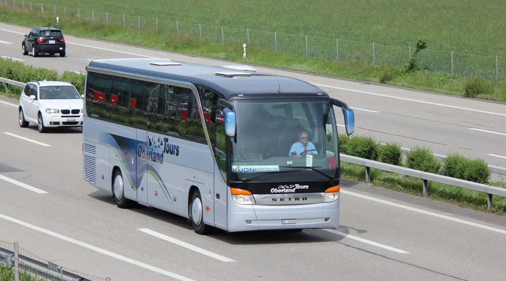 Setra 415 HD de la maison Oberland Tours (Grindelwald Bus) photographi le 27.05.2012 sur l'autoroute Zurich - Berne