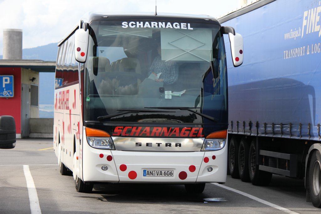 Setra 415 HD de la maison Scharnagel photographi le 16.08.2012 prs de Yverdon
