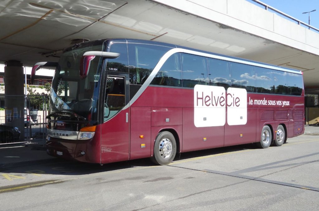 Setra 416 HDH de l'entreprise HelveCie photgraphi le 07.05.2012 devant l'Aroport International de Genve