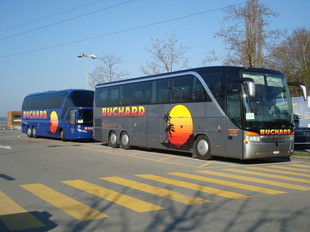 Setra 416 HDH et Neoplan Starliner de la maison Buchard photographi le 26.03.2012 sur l'aire de repos du Grauholz prs de Berne