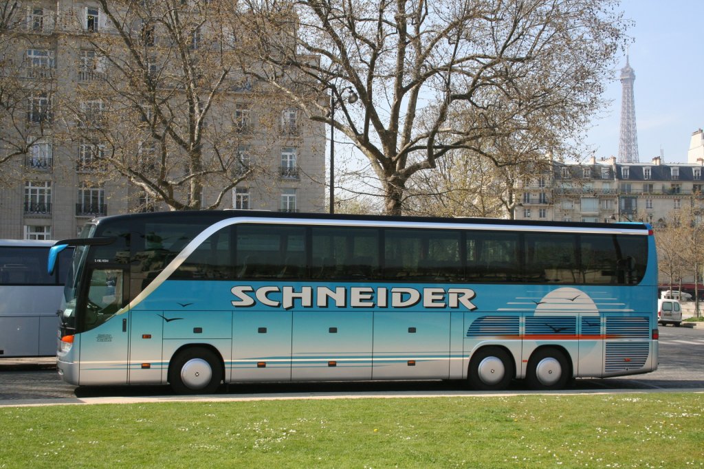 Setra 416 HDH in Paris F, Schneider Reisen und Transport AG, Langendorf, SO 28119, Augenommen am 6. April 2007