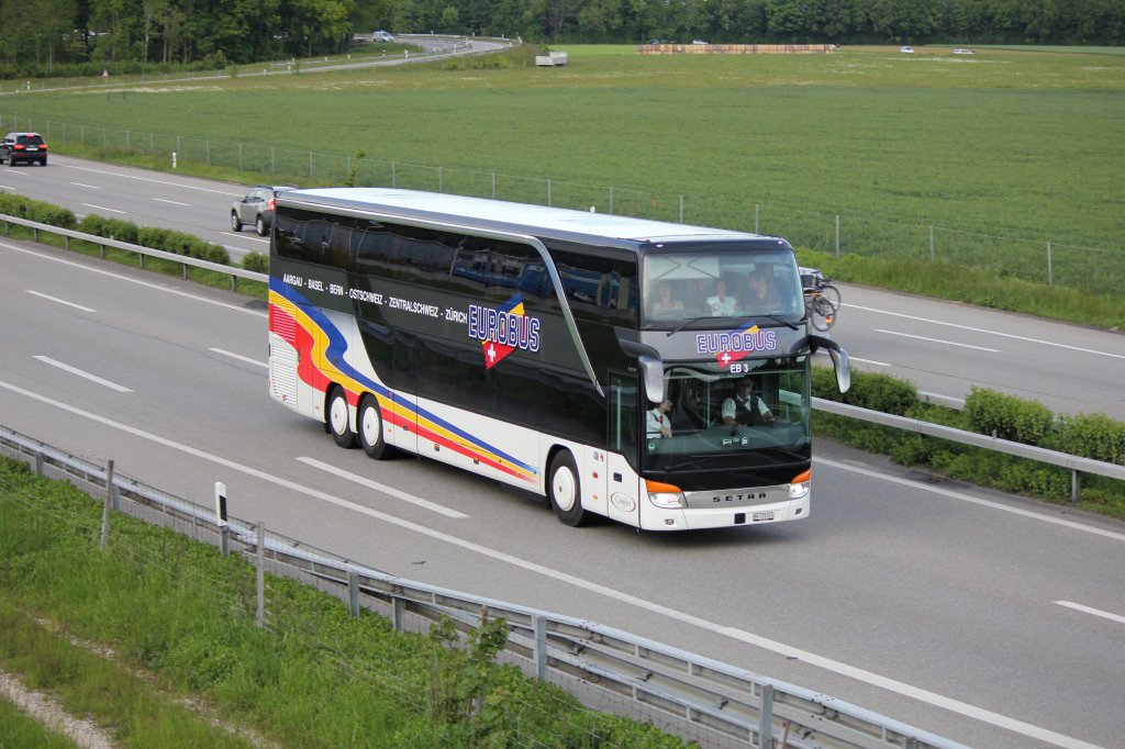 Setra 431 DT de la maison Eurobus photographi le 17.05.2012 sur l'autoroute Zurich - Berne  la hauteur de Oensingen