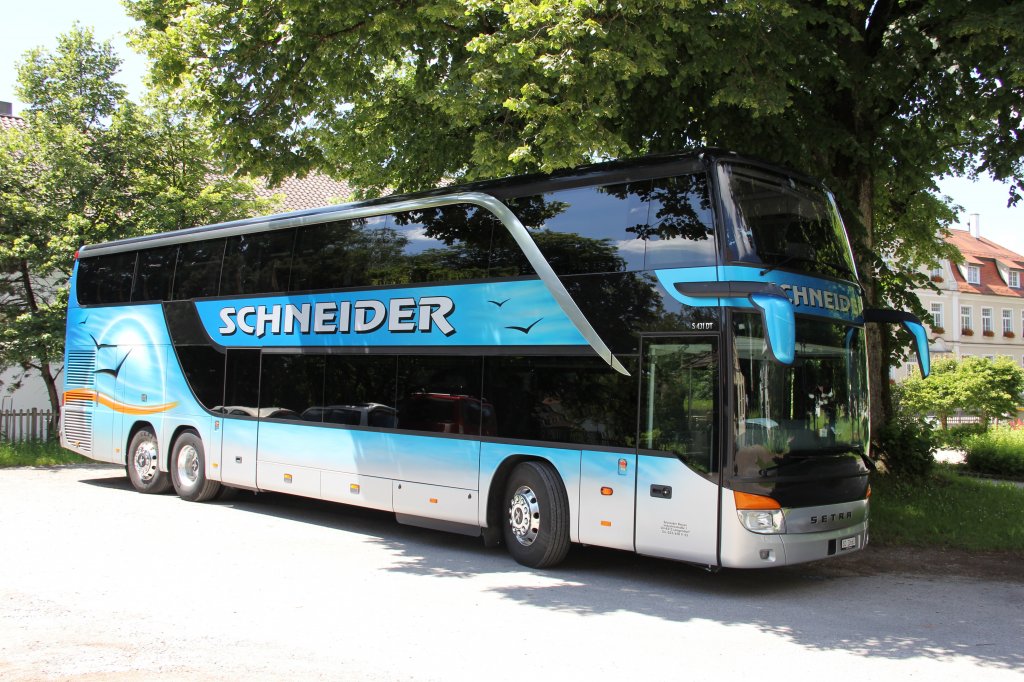 Setra 431 DT in der Wolfegg D, Schneider Reisen und Transport AG, Langendorf, SO 20660,
Aufgenommen am 1. Juli 2013