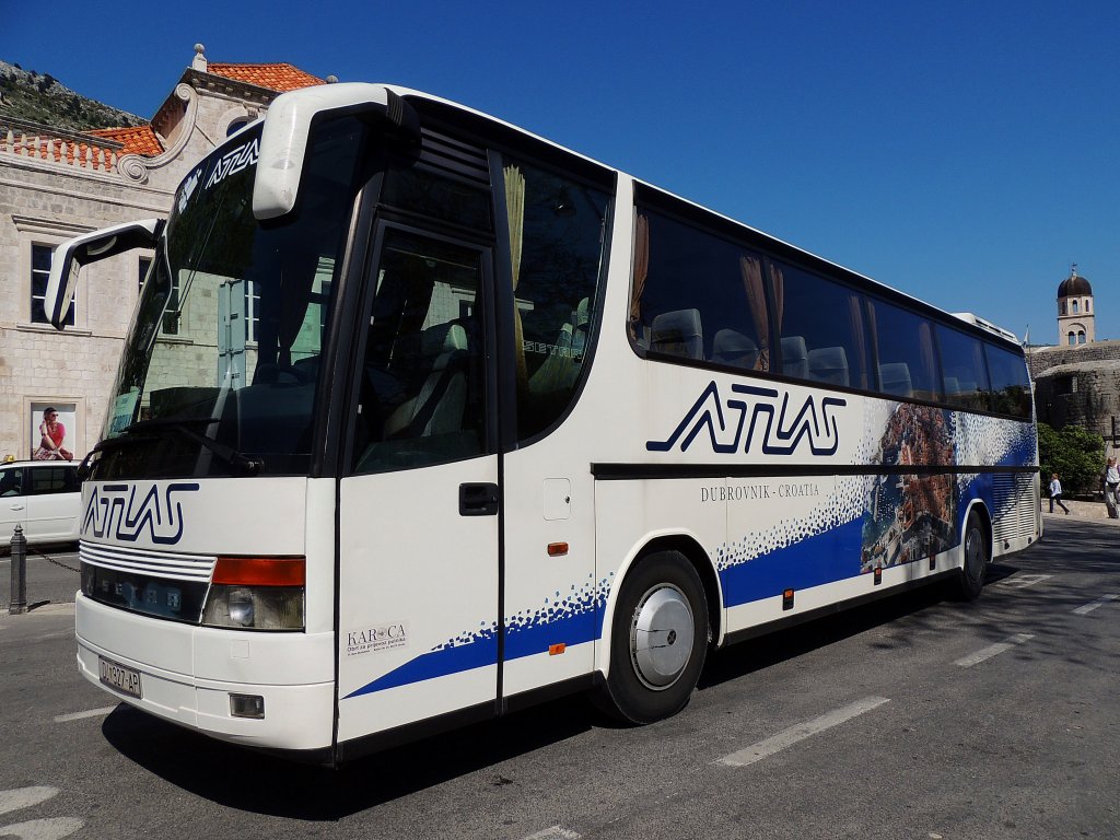 SETRA von ATLAS erwartet in Dubrovnik eine Reisegruppe; 130425