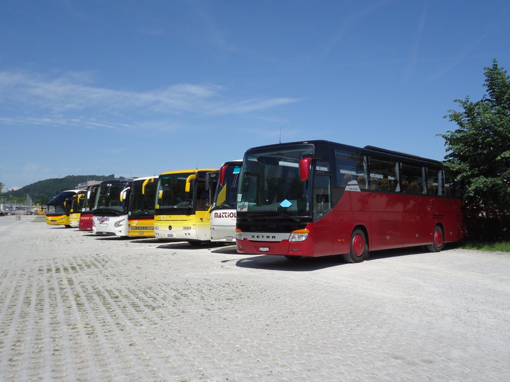 Setra, Bova, Neoplan et Mercedes-Benz de plusieurs entreprises affrts par Eurobus / La Poste photographi le 02.06.2012  Berne 