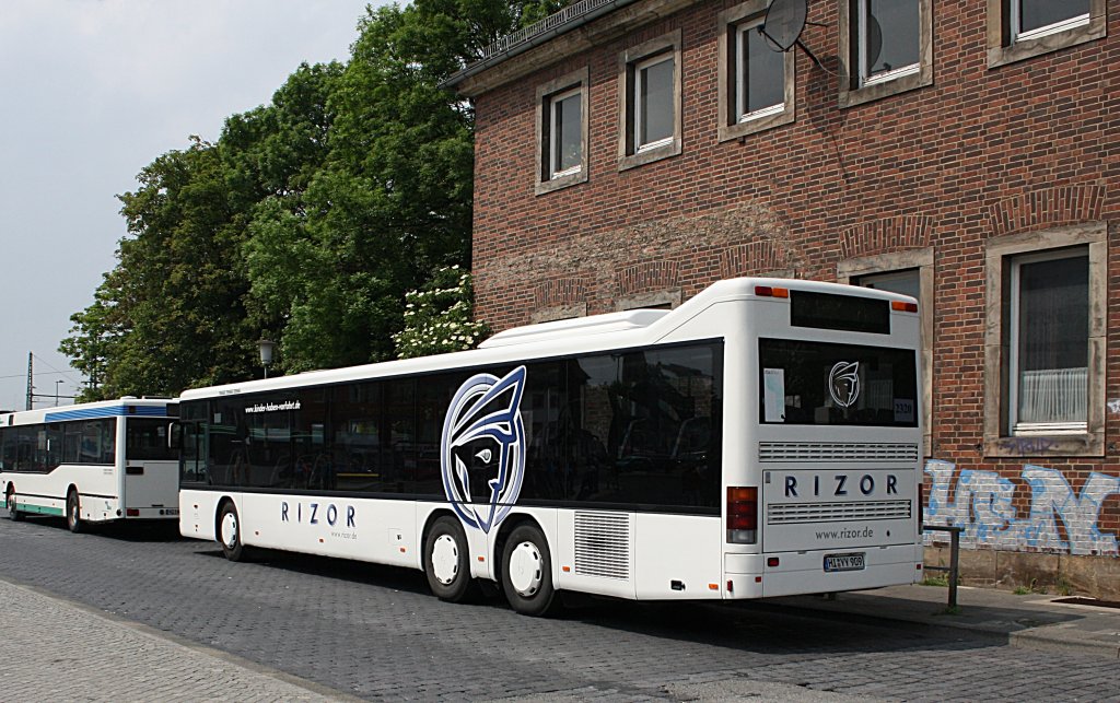 Setra Bus am ZOB in Hildesheim, am 19.05.2011.