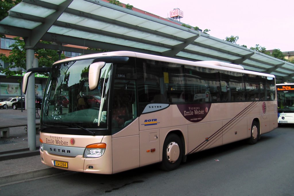 Setra Bus. Die Aufnahme des Foto war am 06.07.2010 in Saarbrcken am Hauptbahnhof.