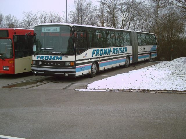 Setra Gelenkbus der 200 er Serie.