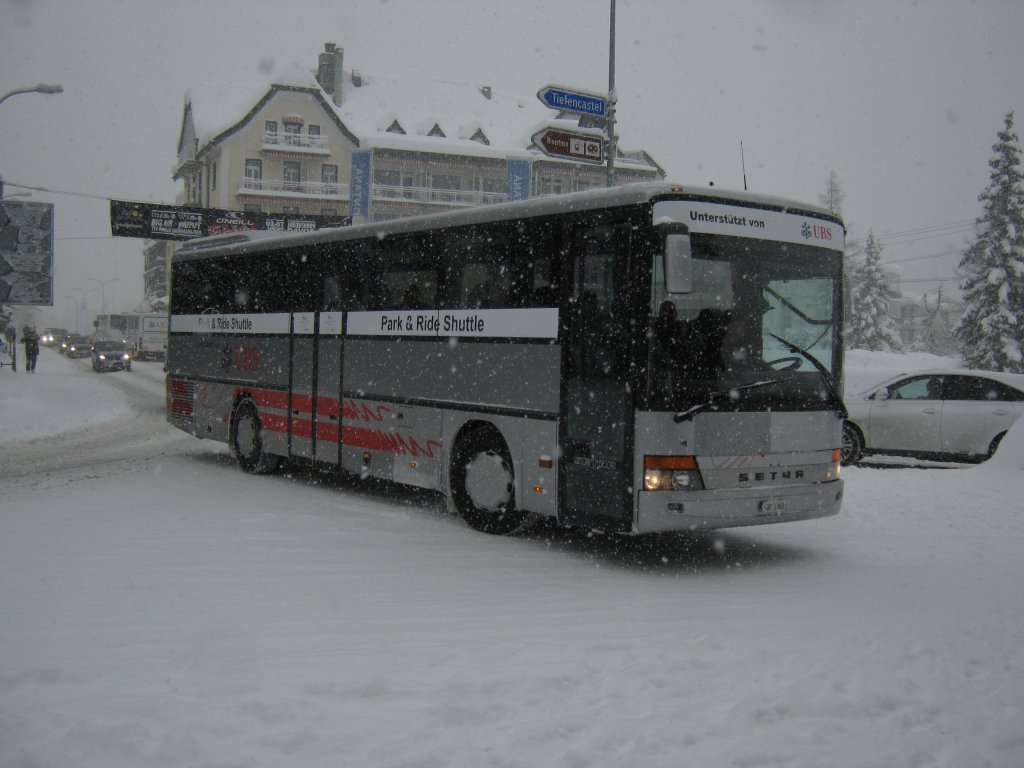 Setra von Kessler als Spenglercup P+R Shuttle, Davos Dorf, 31.12.2011.

