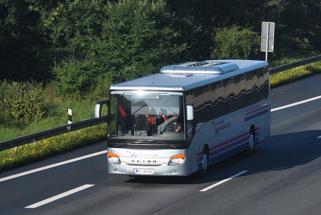 Setra Reisebus auf der A2 bei Lehrte am 19.08.2010.