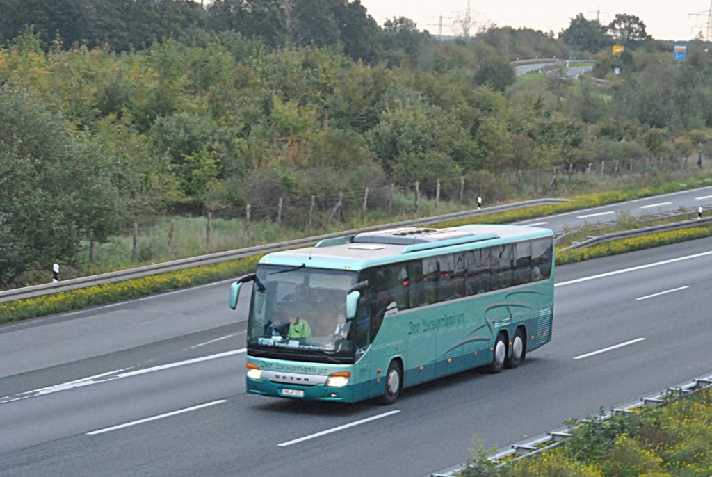 Setra Reisebus, auf der A2, bei Lehrte am 02.10.2010.