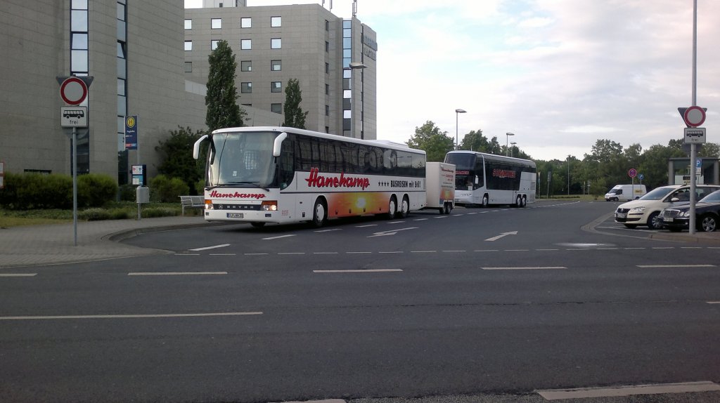 Setra Reisebus, mit Hnger am 15.05.2011 am Airport in Hannover.