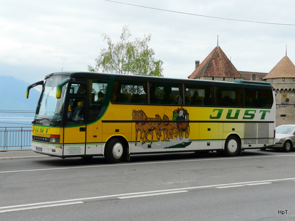 Setra Reisecar aus Italien bei Chateau Chillion am 01.05.2012