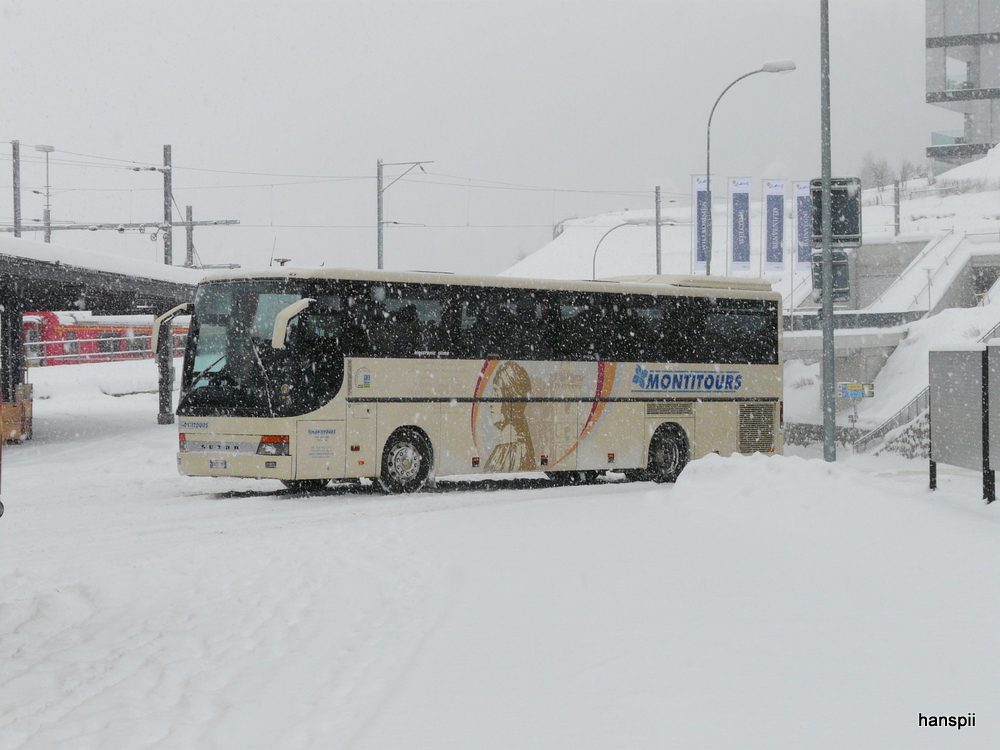 Setra Reisecar aus Italien zu Besuch in St.Moritz am 20.01.2013