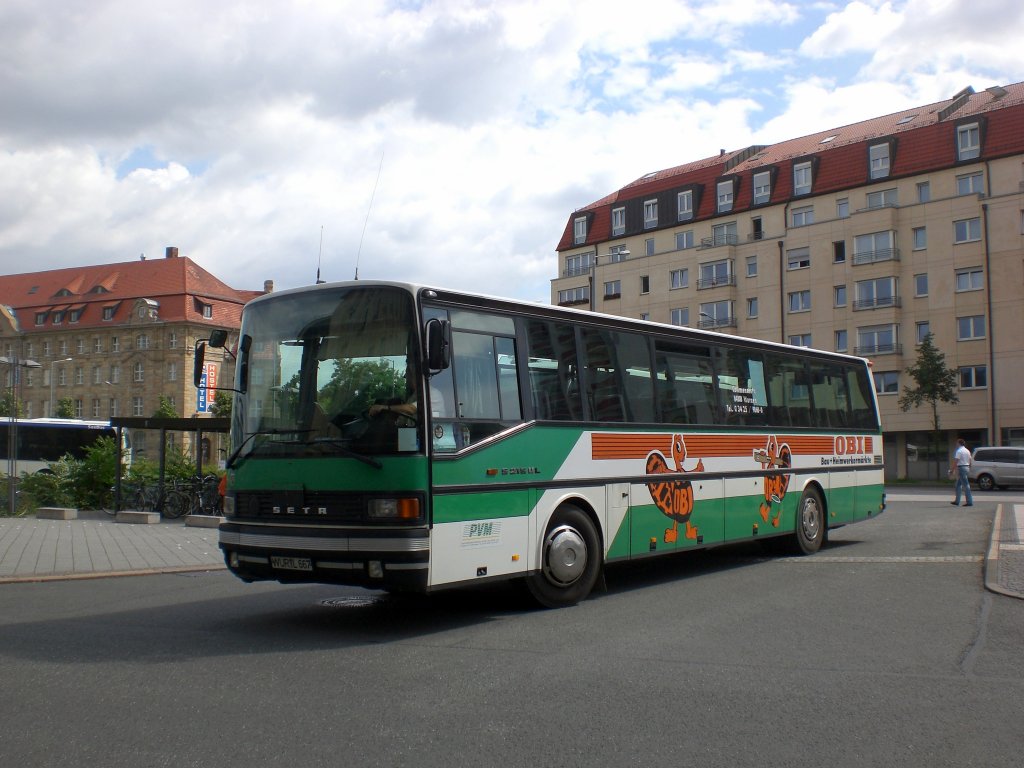 Setra S 200er-Serie auf der Linie 196 am Hauptbahnhof.