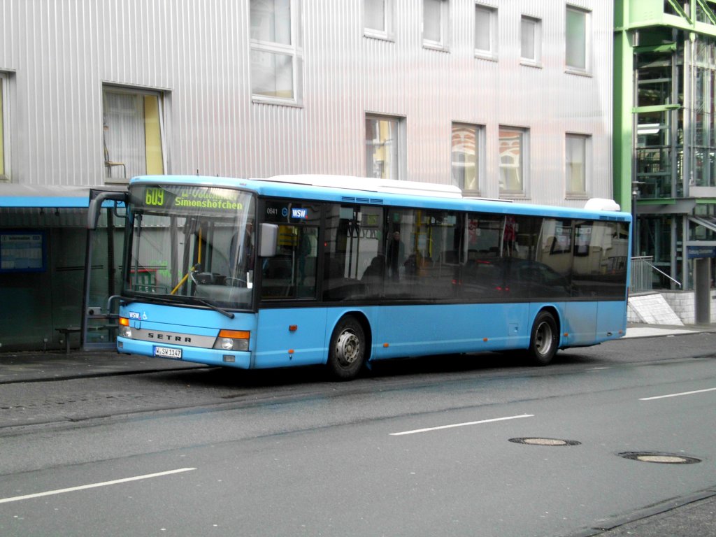 Setra S 300 NC auf der Linie 609 nach Wuppertal-Vohwinkel Simonshfchen Derken an der Haltestelle Wuppertal Vohwinkel Schwebebahn.(7.2.2013) 