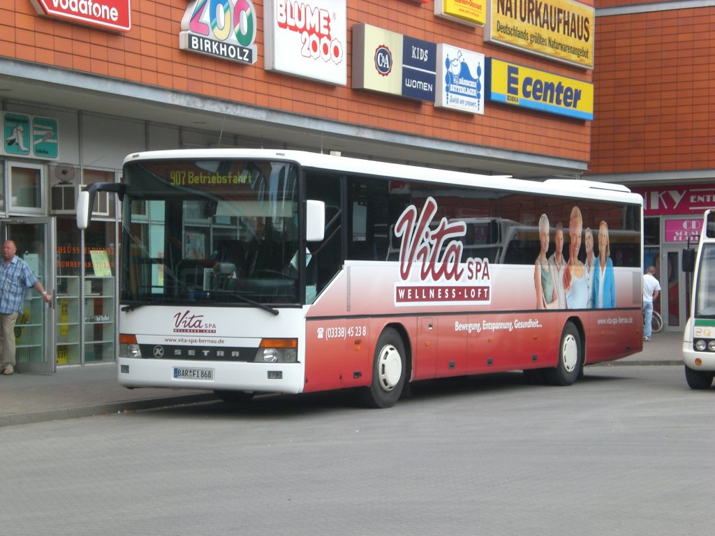 Setra S 300er-Serie auf Betriebsfahrt am Busbahnhof Bernau.