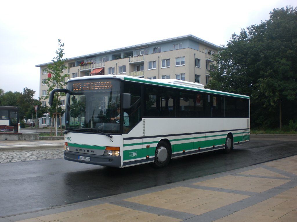 Setra S 300er-Serie auf der Linie 923 nach Eberswalde Busbahnhof am S-Bahnhof Strausberg.