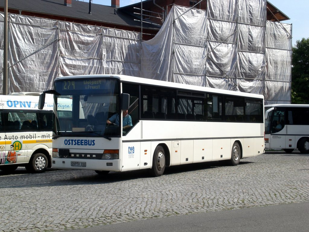 Setra S 300er-Serie auf der Linie 274 am Bahnhof Wolgast.