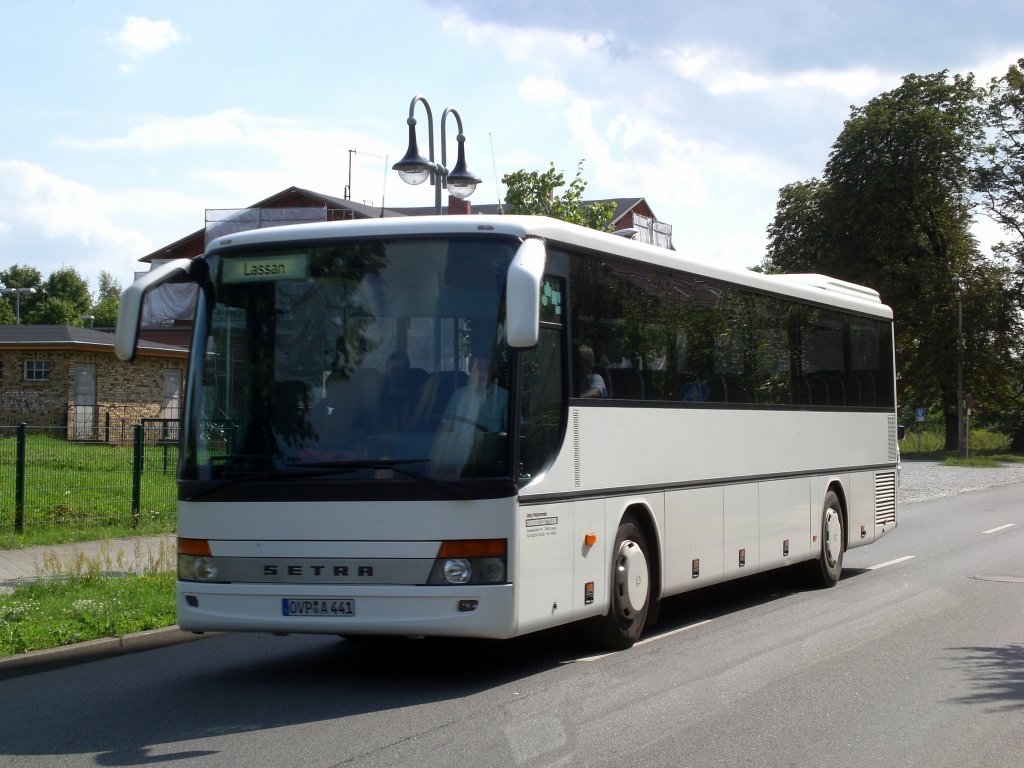 Setra S 300er-Serie auf der Linie 514 nach Lassan am Bahnhof Wolgast.