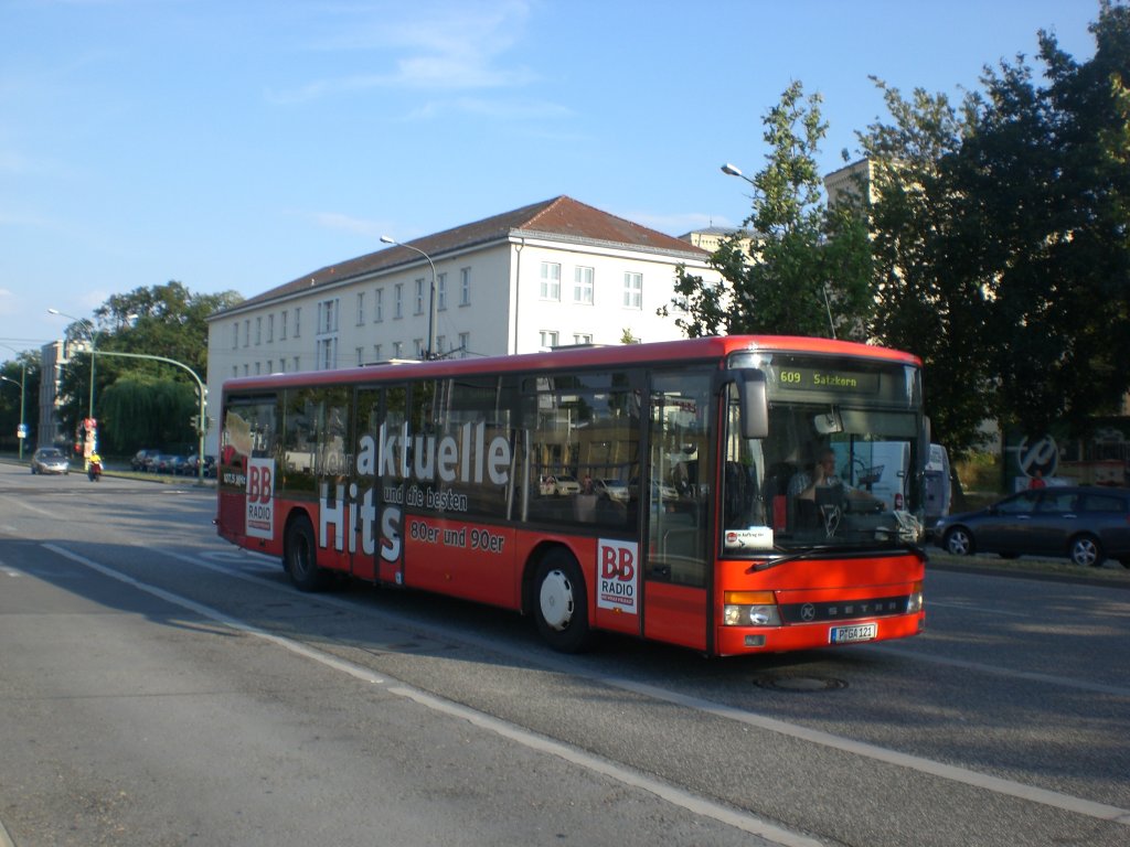 Setra S 300er-Serie NF auf der Linie 609 nach Satzkorn am Hauptbahnhof.
