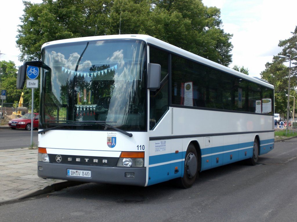 Setra S 300er-Serie NF auf Betriebsfahrt am ZOB/Bahnhof.