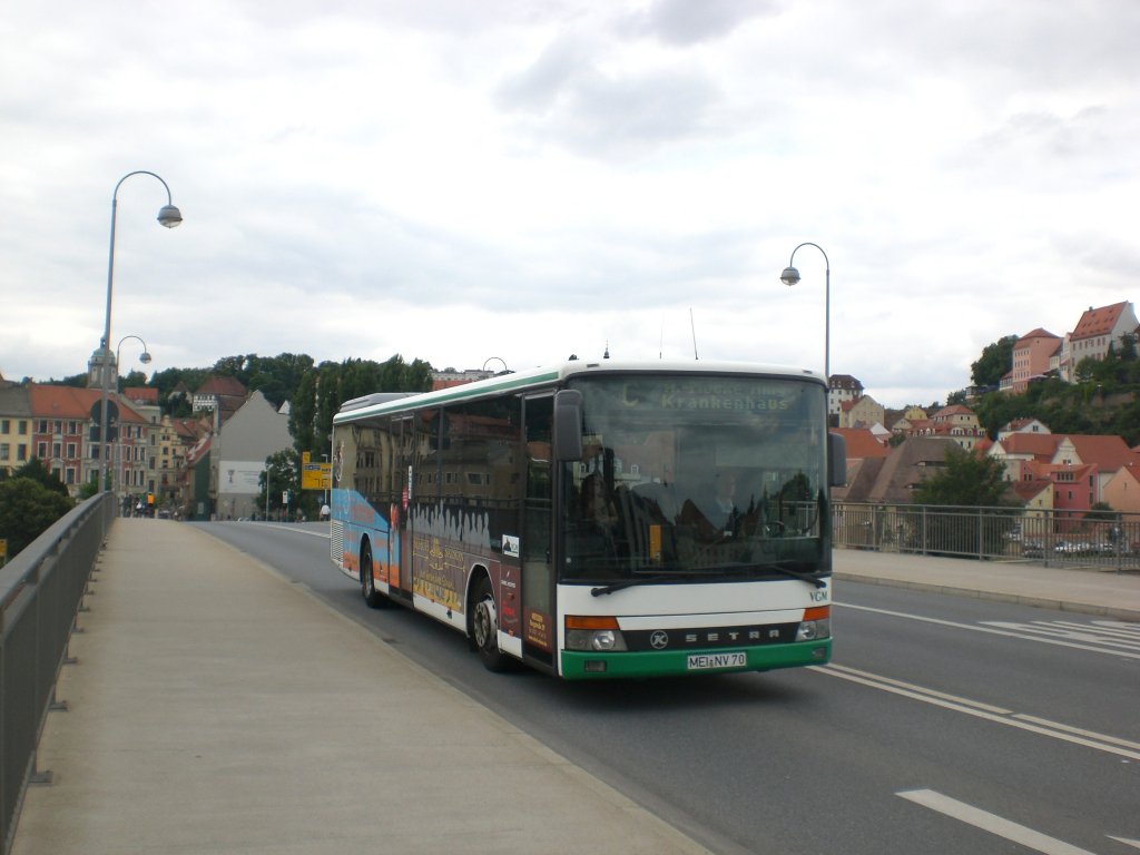 Setra S 300er-Serie NF auf der Linie C nach Meien Krankenhaus nahe der Haltestelle Meien Altstadtbrcke.(25.7.2011)