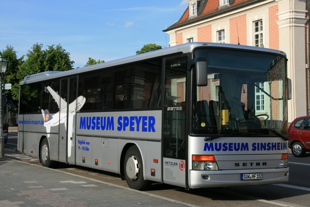 Setra S 315 UL  Hetzler , auf dieser Seite mit Werbung fr das Technikmuseum Speyer und den Jumbo, Bruchsal 28.05.2011