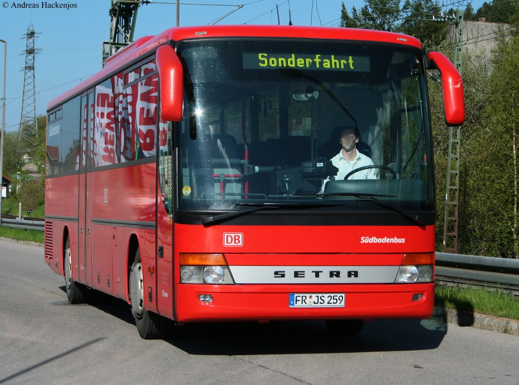 Setra S 315 UL-SF mit dem Kennzeichen FR-JS 259 stand am Abend des 22.5.10 in St.Georgen