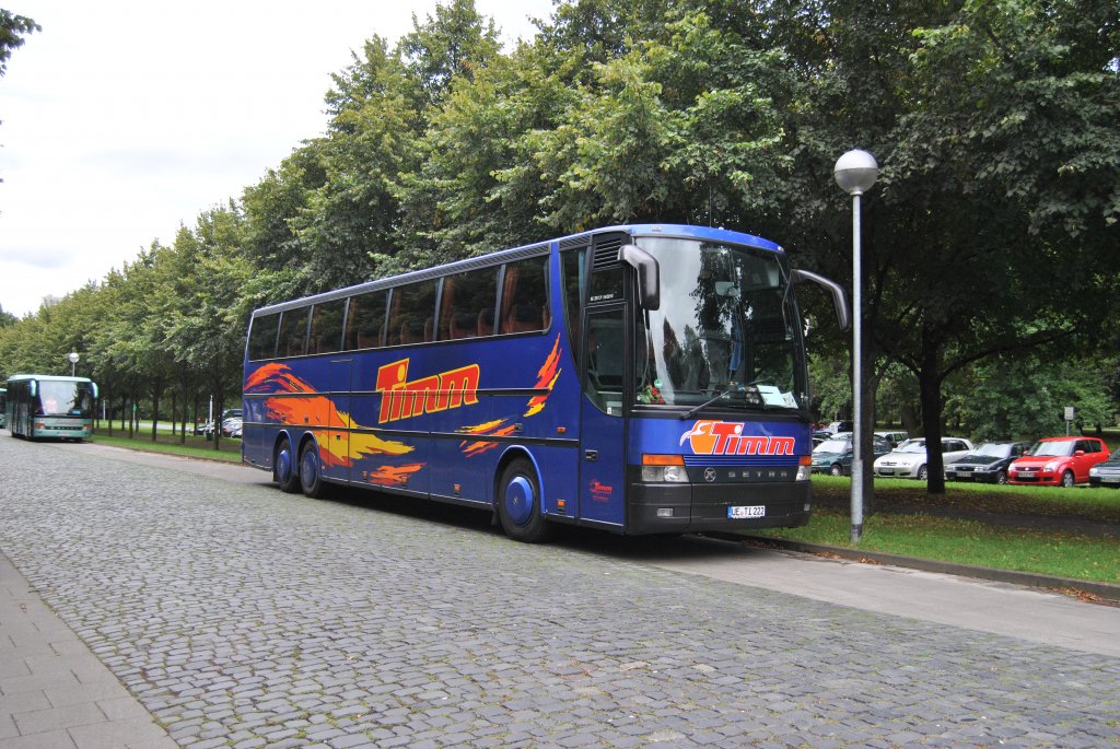 Setra S 317 HDH in Hannover/Herrebhuser Grten am 29.08.10.