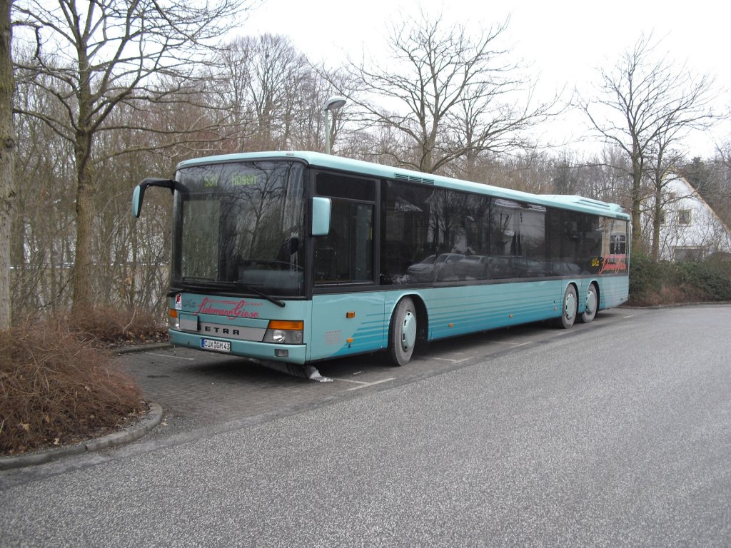 Setra S 319 NF Giese Reisen Beverstedt, am Abstellplatz in Bremerhaven.