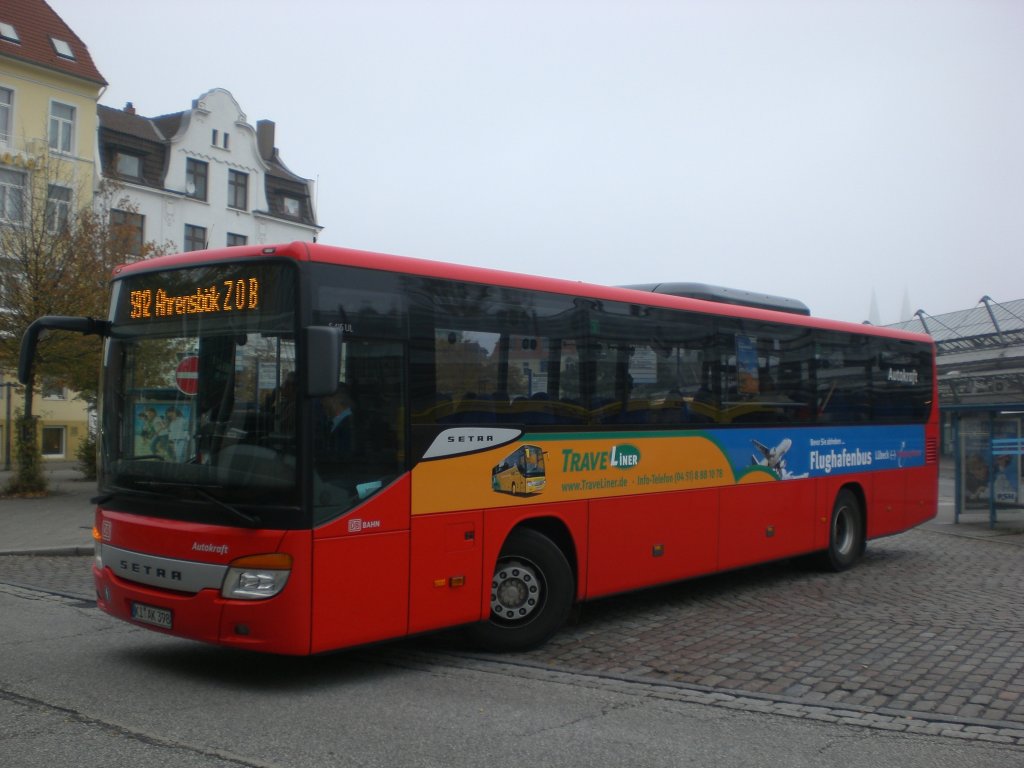 Setra S 400er-Serie auf der Linie 5912 nach Ahrensbk am Hauptbahnhof/ZOB.