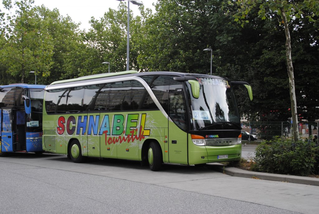 Setra S 411 HD, im Hamburg/ZOB am 01.08.2010