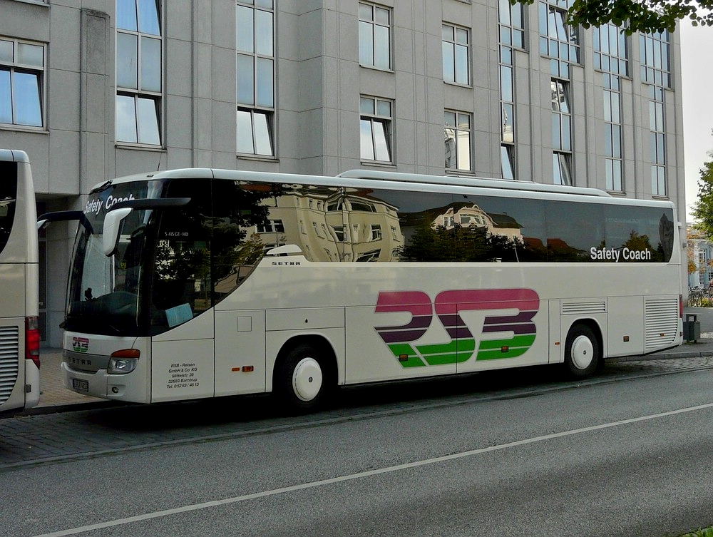 Setra S 415 GT-HD Reisebus aufgenommen in Rostock am 24.09.11.