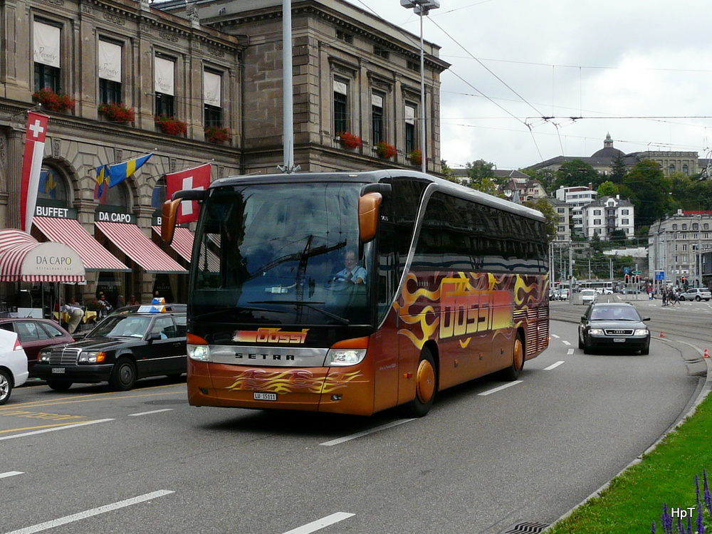 Setra S 415 HD unterwegs vor dem Hauptbahnhof in Zrich am 02.09.2012